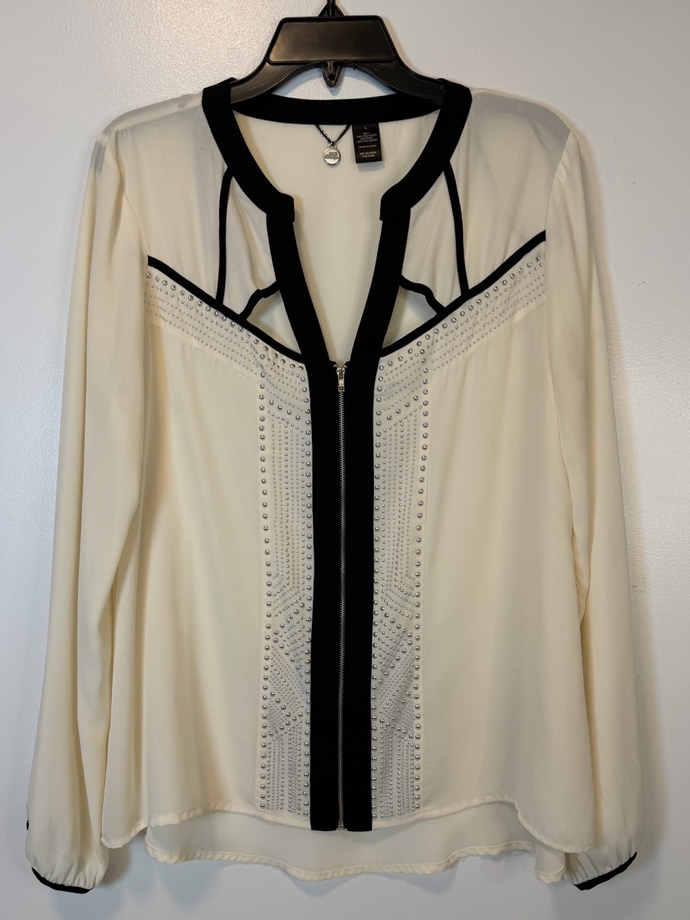 BKE Boutique cream & black zip up blouse studded & cutout details Women’s Large